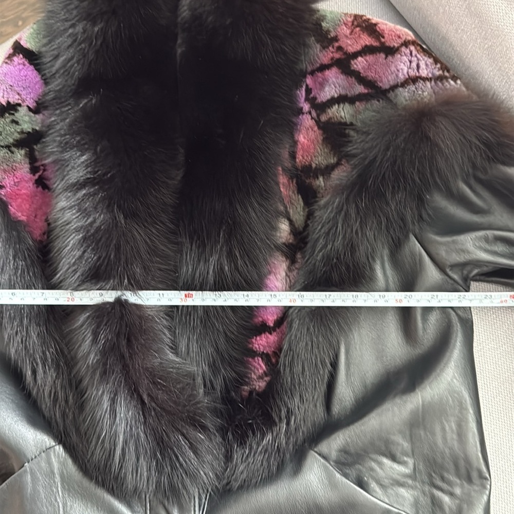 Norma Canada Stylish Black Leather Jacket with  Fur Trim , Size M - Picture 16 of 17